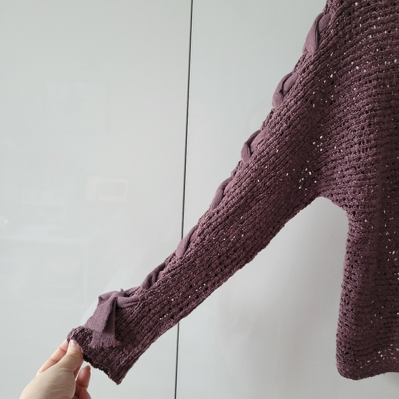 Rewind Open Knit Lace Up Sleeve Cropped Sweater - Picture 3 of 9